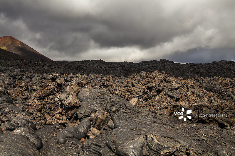堪察加半岛托尔巴奇克火山的冰冻熔岩图片素材