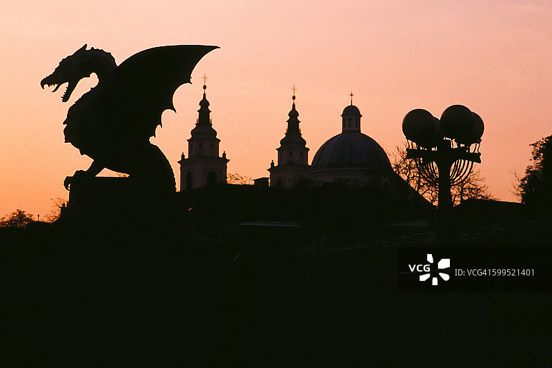 斯洛文尼亚卢布尔雅那的龙桥图片素材