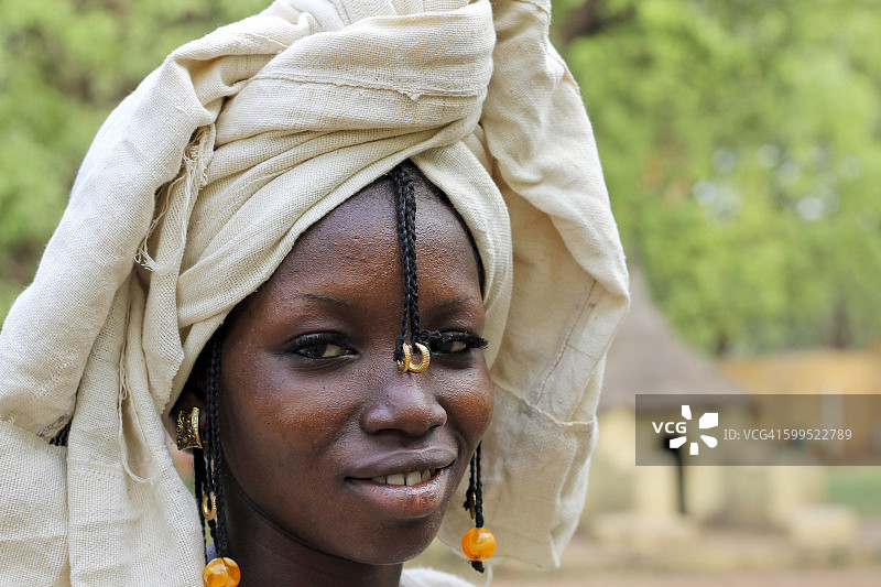 穿着传统服饰的学生图片素材