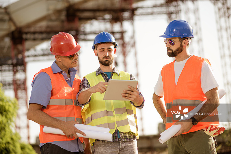 桥梁建筑工地和工程师图片素材