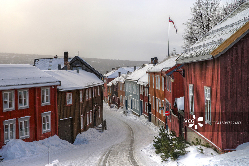 罗罗斯古镇冬季彩色房屋街景图片素材