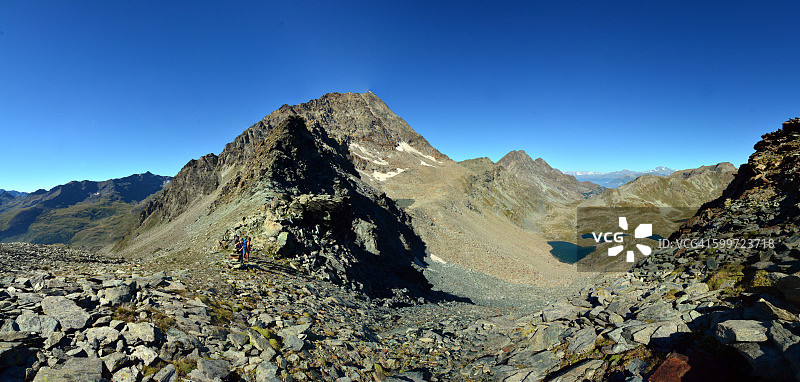 贫瘠的高山景观图片素材