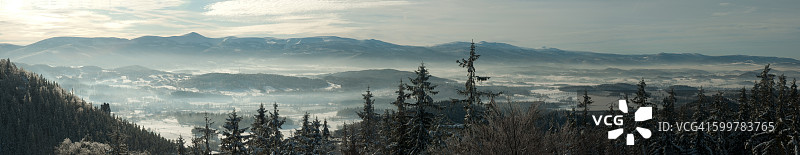 冬季卡尔科诺谢山图片素材