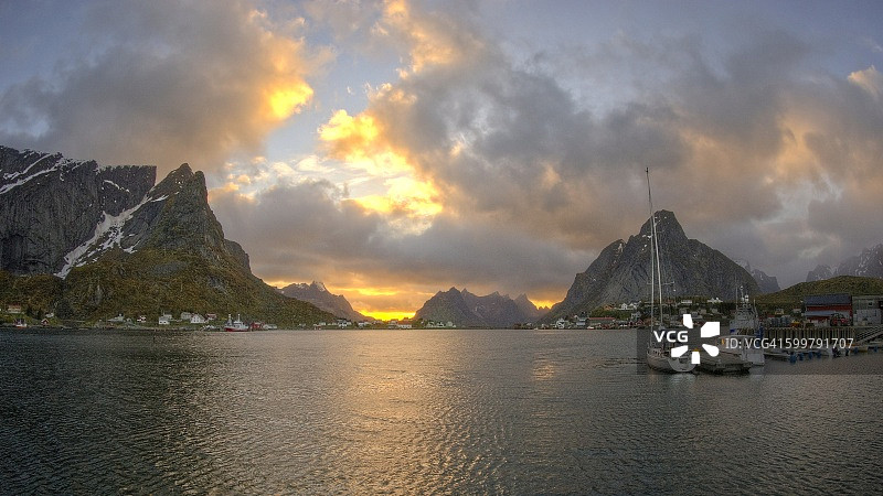 罗弗敦群岛雷讷的如画日落图片素材