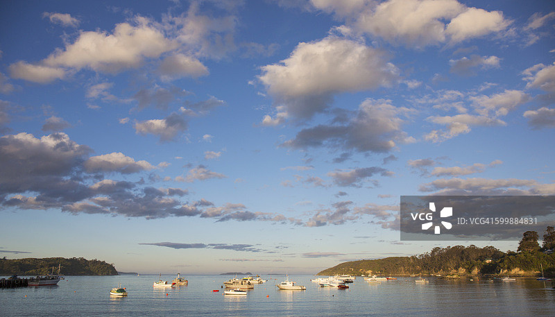 斯图尔特岛奥班半月湾的傍晚光线图片素材