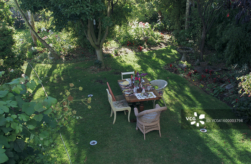 野餐桌上图片素材