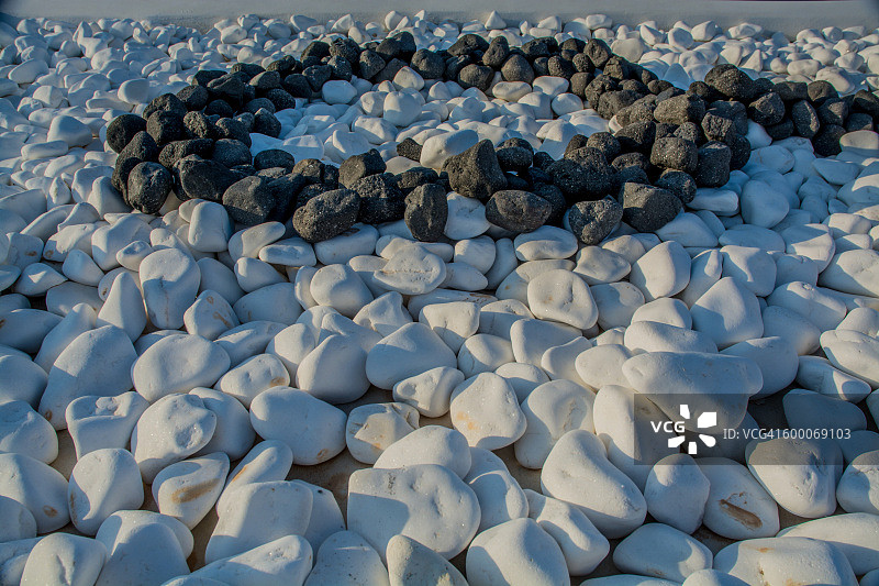 漫步在圣托里尼的街道上图片素材