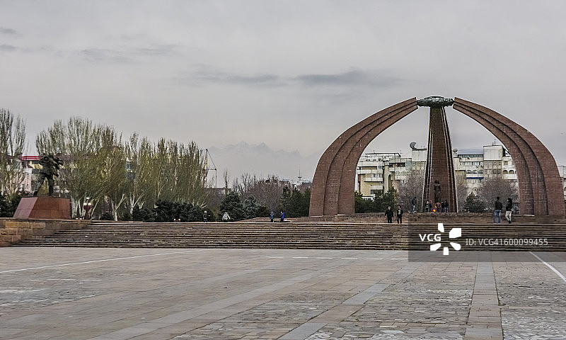 胜利广场上的蒙古包式纪念馆图片素材