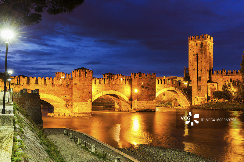 维罗纳的旧城堡桥图片素材