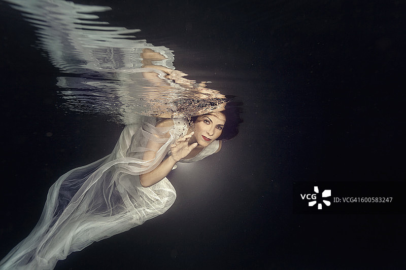 水下的女人图片素材