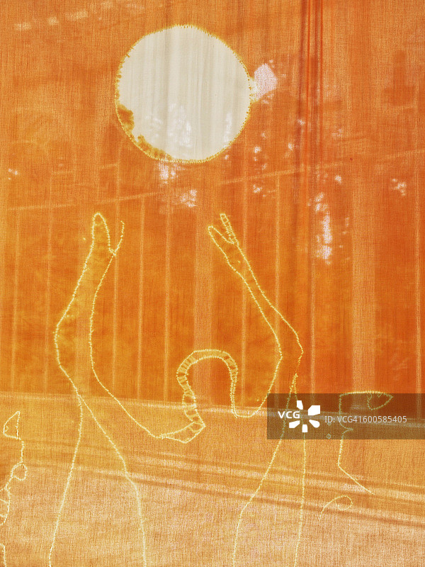 马德里祈祷的女人图片素材