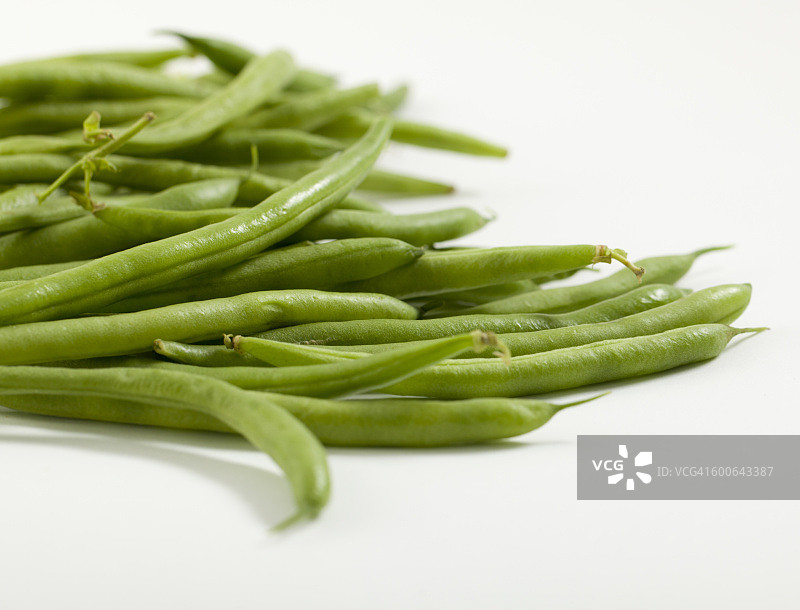 白色背景上的绿豆图片素材