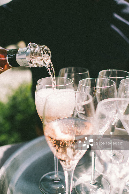倾倒气泡香槟玫瑰图片素材