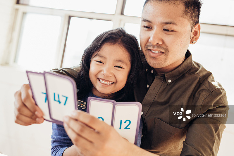 使用卡片进行学习图片素材