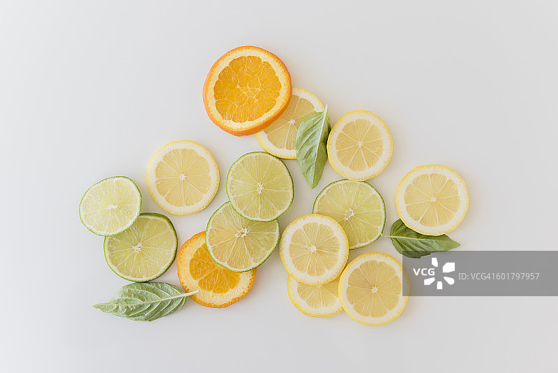 橙子、柠檬和酸橙切片图片素材