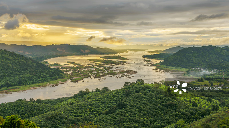 泰国湄公河与森林的航拍景色图片素材