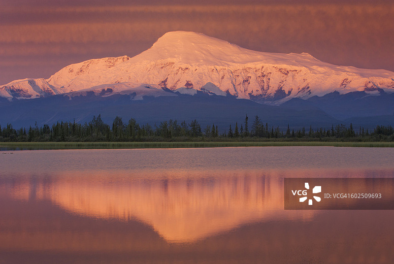 兰格尔-圣伊莱亚斯山脉的桑福山图片素材