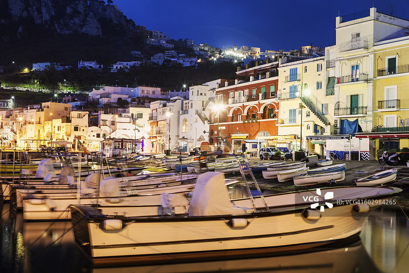 意大利坎帕尼亚卡普里岛：夜晚的卡普里岛图片素材