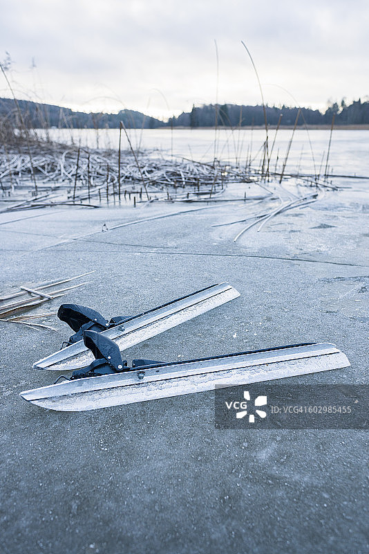 冰上的冰鞋图片素材