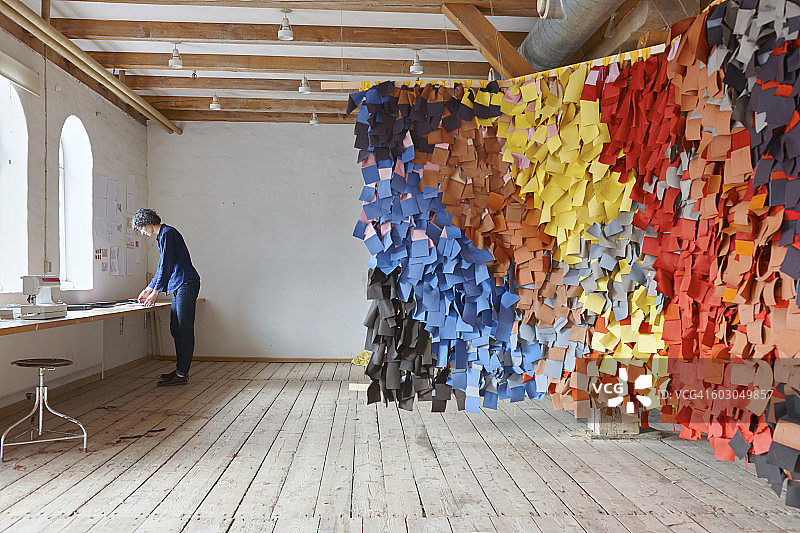 设计师几乎准备好参加展览图片素材