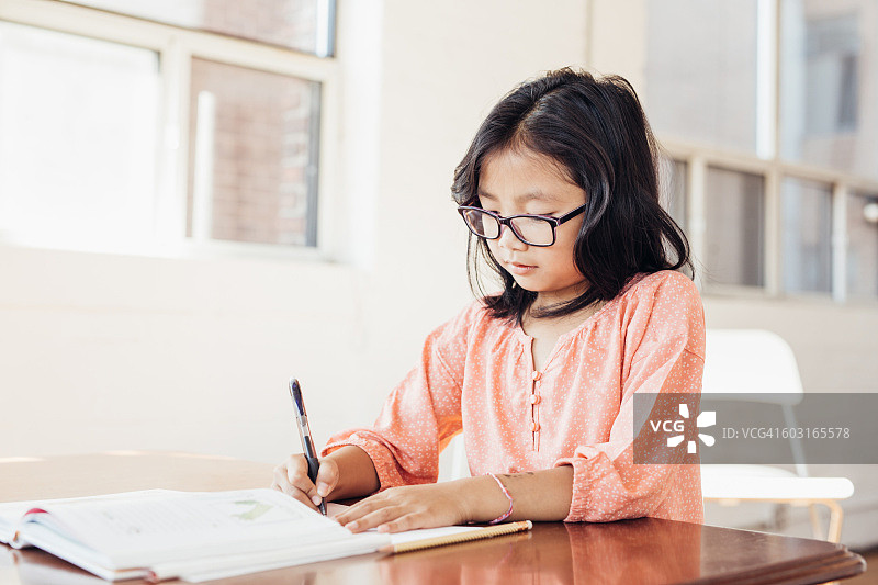 教室里的作业图片素材