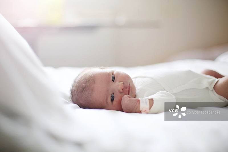 妇产科病房里的新生儿图片素材