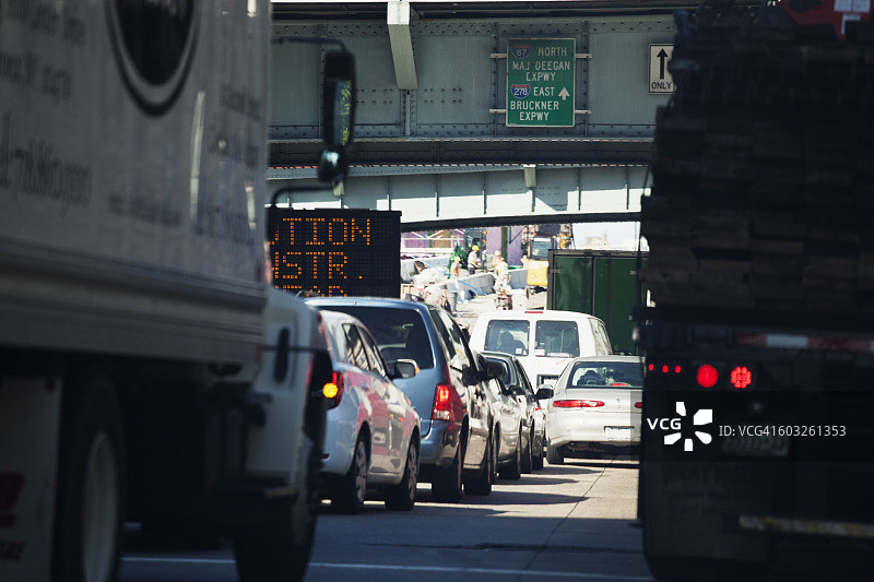 高速公路入口处的街景图片素材