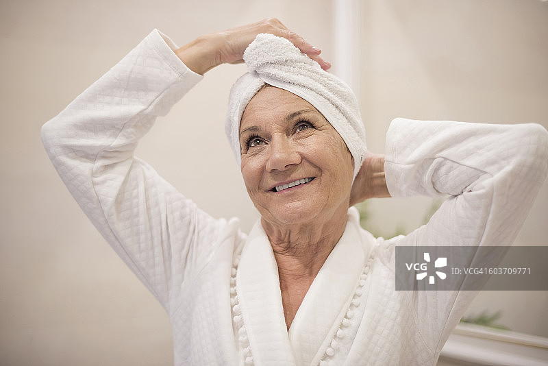 年长女性在水疗中心（波兰德比察）图片素材