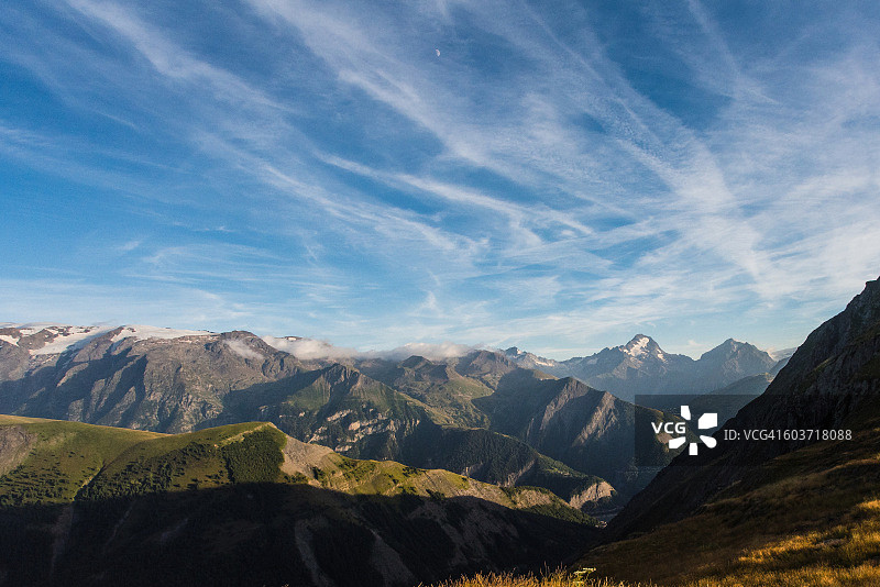 萨雷讷山口：夏季法国阿尔卑斯山风光图片素材