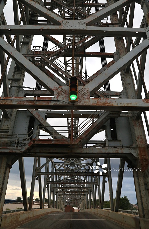 美国俄亥俄州克利夫兰市垂直升降桁架桥公路图片素材