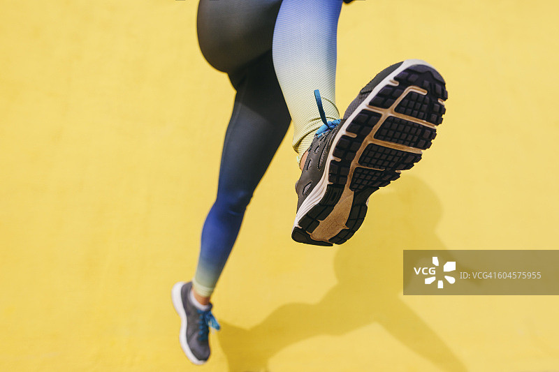 西班牙巴塞罗那跑步女子鞋底特写图片素材