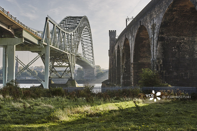 银禧桥与朗科恩铁路桥图片素材