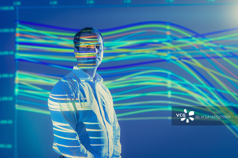 商人展示预测金融数据图片素材