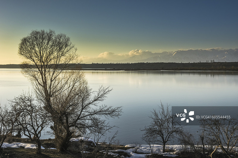 吉尔吉斯斯坦伊塞克湖图片素材