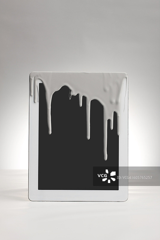 平板电脑上的灰色油漆图片素材