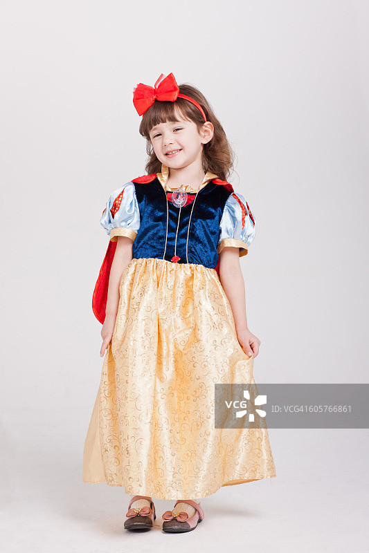 孩子们穿着白雪公主服装图片素材