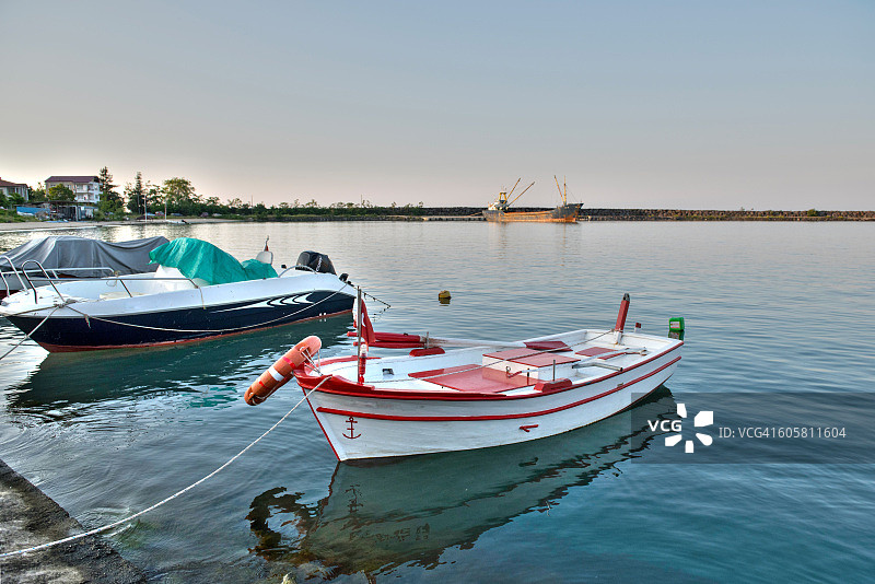 土耳其贝希克杜祖港口的渔船图片素材