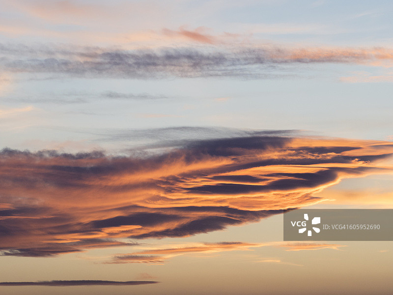 日落时分美丽的彩色天空云彩特写图片素材