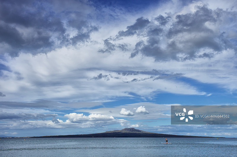 朗伊托托岛与云景图片素材