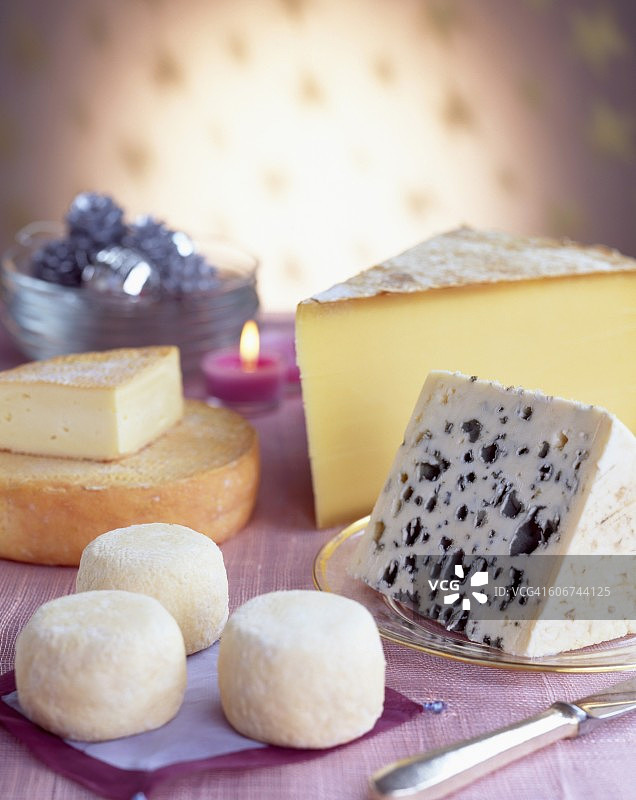 勒布罗干酪、洛克福奶酪和羊奶酪图片素材