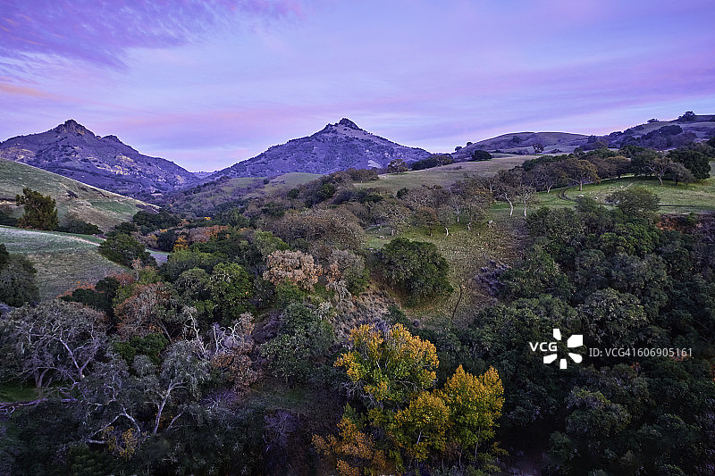 圣安娜山峰图片素材