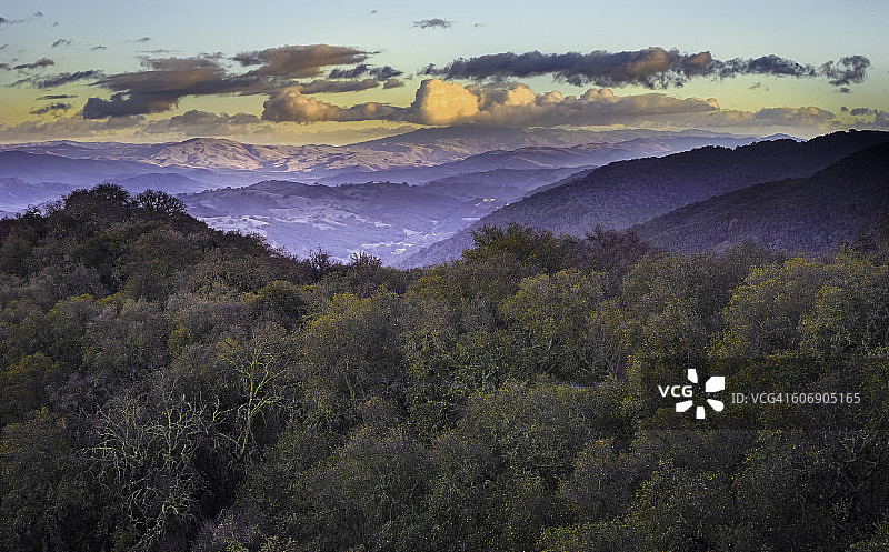 橡树山丘与圣克拉拉谷图片素材
