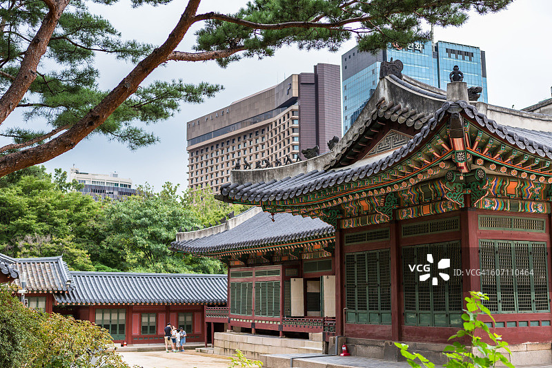 德寿宫与现代建筑图片素材