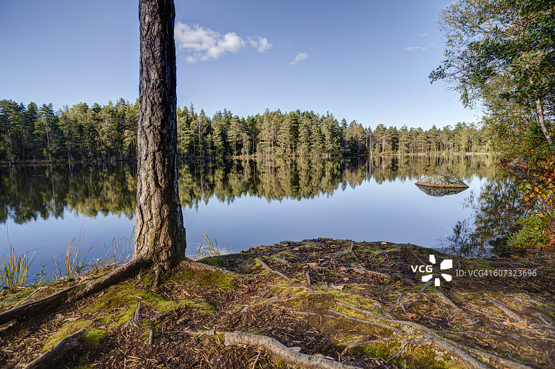 芬兰努克西奥国家公园的霍尔马-萨里耶尔维湖泊图片素材