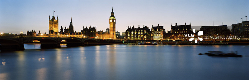 黄昏时分的大本钟和议会大厦图片素材