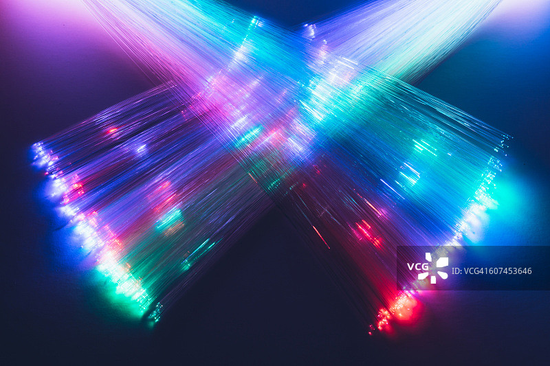 彩色霓虹纵横交错光纤图片素材