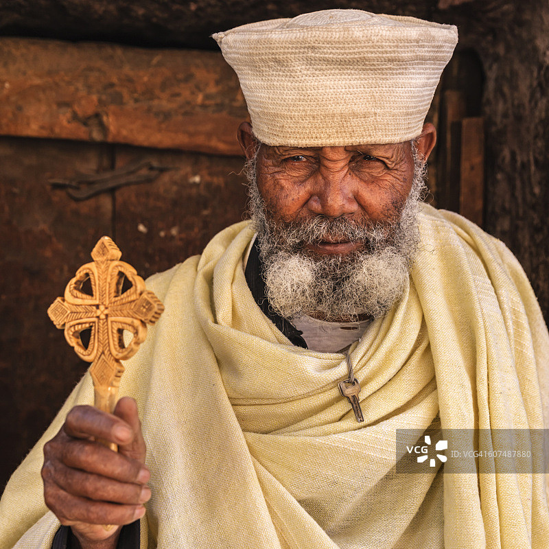 埃塞俄比亚拉利贝拉岩石教堂的天主教神父图片素材