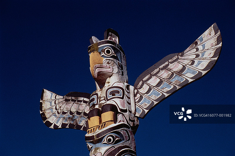 图腾柱鹰图片素材