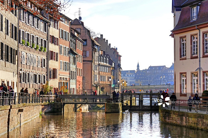 斯特拉斯堡小法兰西区的伊尔河风光图片素材