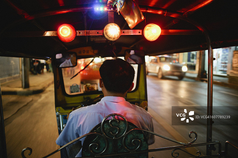 曼谷唐人街的黄包车车夫图片素材